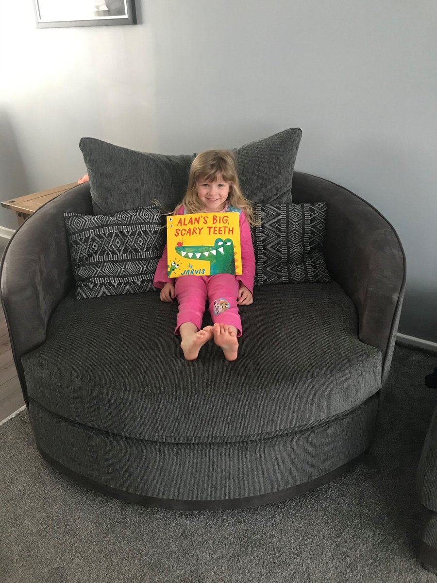 LonghillPrimary's tweet image. Lola has found a perfectly cosy chair to curl up in, whilst she reads her special book. We can't wait to hear all about Alan's teeth when we go back to school! #LPSHull #EYFSReading #getcaughtreading #StaySafeStayHome