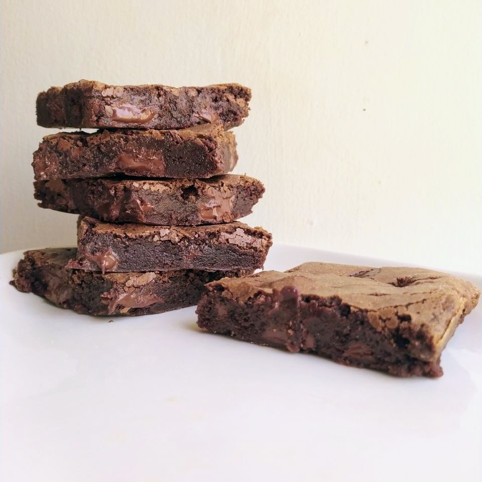 alexaphq's tweet photo. Estoy vendiendo brownies por pedido, cuento con el método de pick up y delivery dependiendo de la zona. Si están interesados pueden escribirme al dm y dar RT para llegar a más personas🍫❤️

📍Maracaibo https://t.co/KNdUJW1vaJ