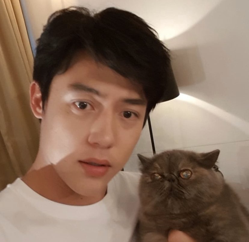 Markpprin's tweet photo. จบแล้ววว เป็นยังไงกันบ้างครับกับความเกรียนของพี่เธียรแล้วเจอกันใหม่วันจันทร์หน้านะ ฝากไอจีพี่เธียรด้วยนะ ig : t.navanawakul 

#อกเกือบหักEP3 #อกเกือบหักแอบรักคุณสามี #หมากปริญ https://t.co/76Z9b2huZh