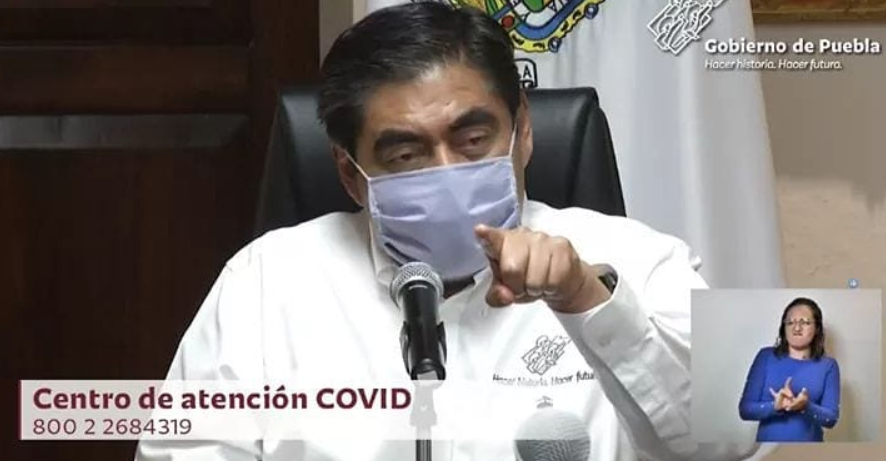 EllafmR's tweet photo. 📍El Gobernador #MiguelBarbosa informa que se tiene registro de una relajación en el confinamiento y hace un llamado a los poblanos a mantener la rigidez y disciplina en la #SanaDistancia para evitar la propagación y contagio del #COVID19 #Puebla https://t.co/0C5PwhYazE