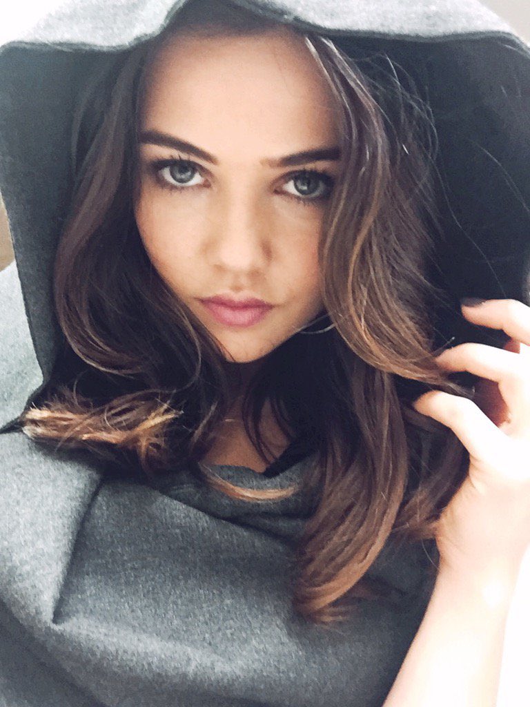 Teamdaniellemc's tweet image. Woke up missing davina❤️ wonder what shes doing😂 #daniellecampbell