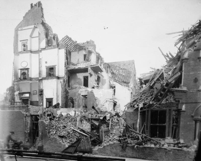 morplan_ltd's tweet photo. 175 YEARS OF MORPLAN π°οΈ In WW1 our hometown of Camberwell was bombed by Zeppelins. One hit Calmington Rd & Albany Rd junction, killing 10 people and destroying a chippie, a surgery and houses. #morplan #175yearsofmorplan Credit: https://t.co/ayUN7e4fvA & https://t.co/bINWVgUEXJ https://t.co/KPI5l3h6g1