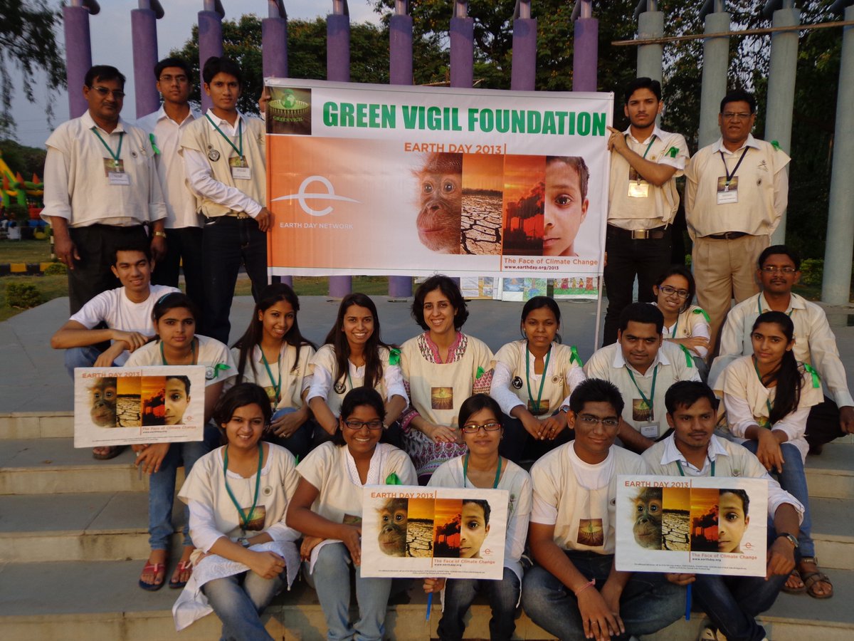 green_vigil's tweet photo. #Throwback to #EarthDay 2013
#Tribute2Earth #dhartima #earthday2020 #motherearth #songforearth #earthdayanthem #savemotherearth #environmentalconsciousness #earthlove #salutations #pancabhutas #tributetoearth #climateaction #DigitalEarthDay @EarthDay_India @EarthDayNetwork https://t.co/WHqoNCx0S1