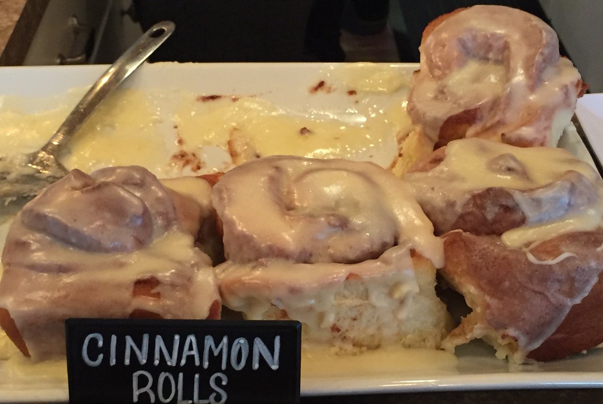 SFAgentJohnMouw's tweet photo. We 're choosing to praise a local business Kaylena Marie's Bakery! During the stay-at-home order, they have pickup service for their fresh-made cinnamon rolls! They have been rumored to be close to the size of a small child! #OurStateFarm #StateFarmPayItForward @SF_JenYoung https://t.co/8xktUKqFAb