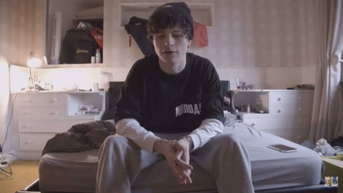 ryan•still thinks he's 16/17•stays in his pyjamas•plays fortnite 24/7•lazy