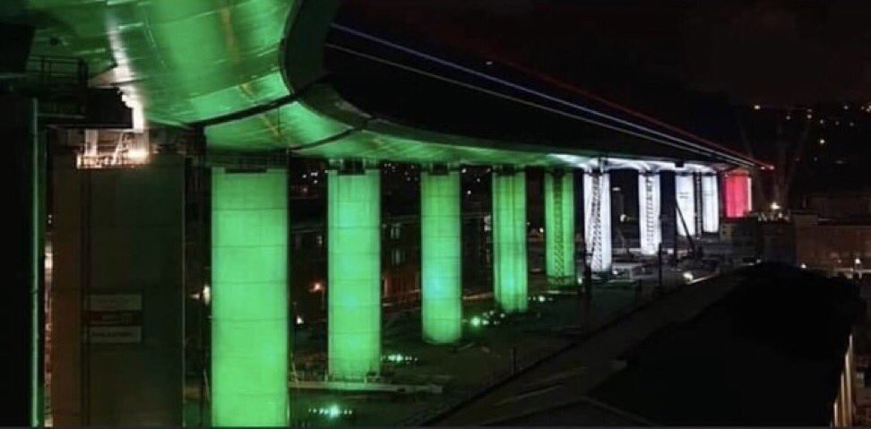 #Genova non si ferma mai. Oggi sale l’ultimo impalcato del ponte. Un’opera bellissima orgoglio della nostra città e del nostro Paese <a href="/ComunediGenova/">COMUNE DI GENOVA</a> <a href="/RegLiguria/">Regione Liguria</a>