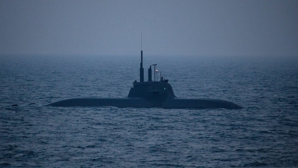 defpostmedia's tweet image. #GermanNavy Type 212A Submarine U-33 Enters Dry Dock for Torpedo Tube Repairs. #U33 #Type212 defpost.com/german-navy-ty…