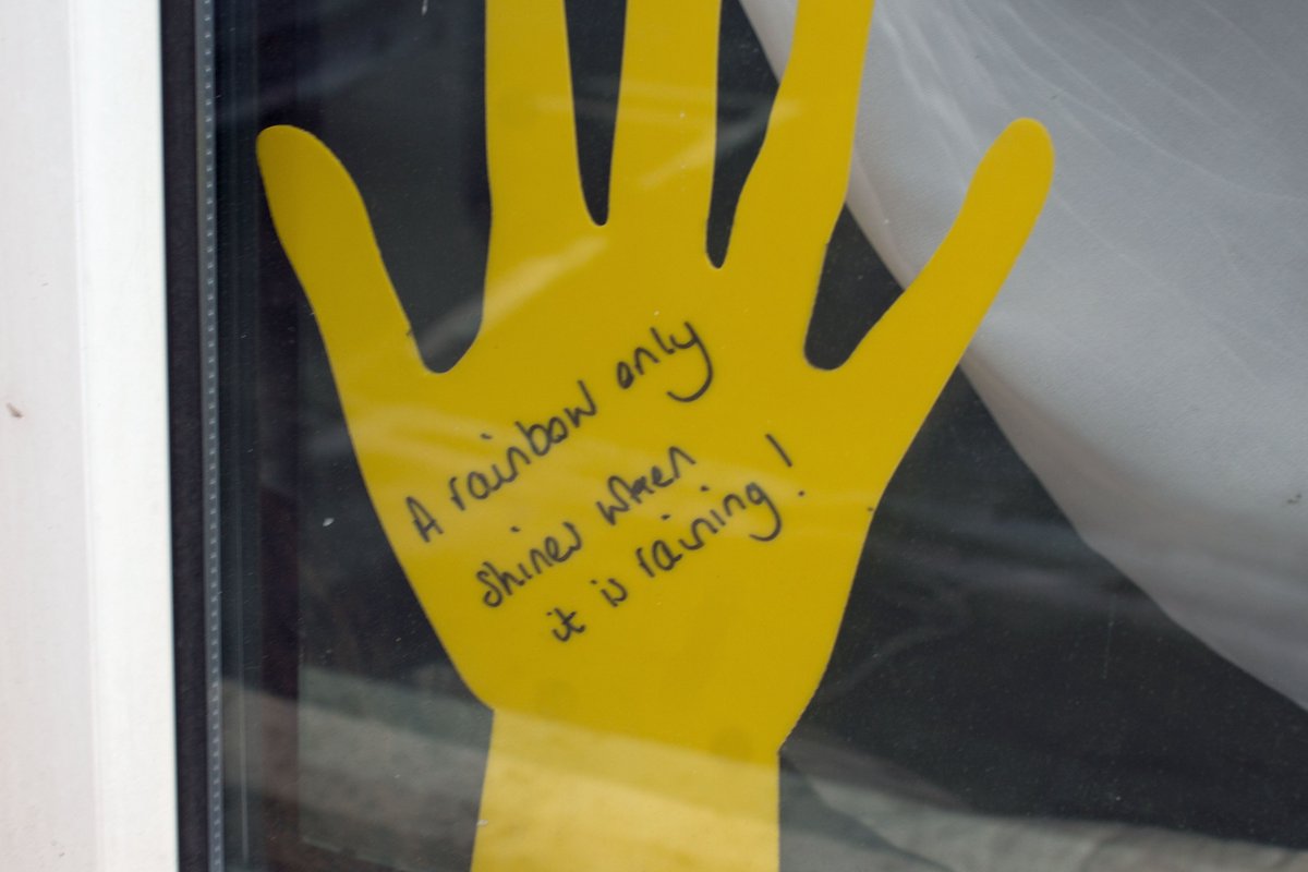 reachoutstes's tweet photo. Put your hands up in support of our key workers, our furlong staff, our workers from home, our artists, our stay at homers, our neighbours, our friends, our family, join #SeaofHandsofSupport by crafting your own hand of support here... https://t.co/SWg9Paewn1