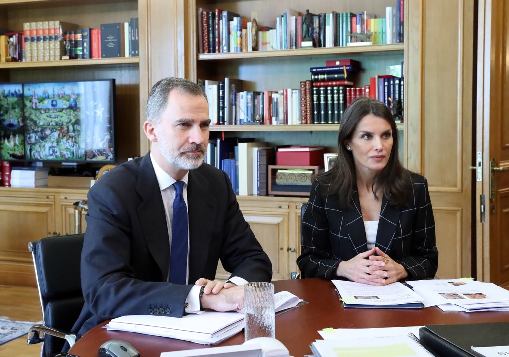 CasaReal's tweet photo. Los Reyes conocen #PradoContigo la iniciativa del @museodelprado ante la crisis del #COVID19 En videoconferencia con el presidente del Patronato @javiersolana y su director Miguel Falomir, les explicaron las acciones por internet para que el museo siga conectado con el público. https://t.co/Y1zfMklzHT