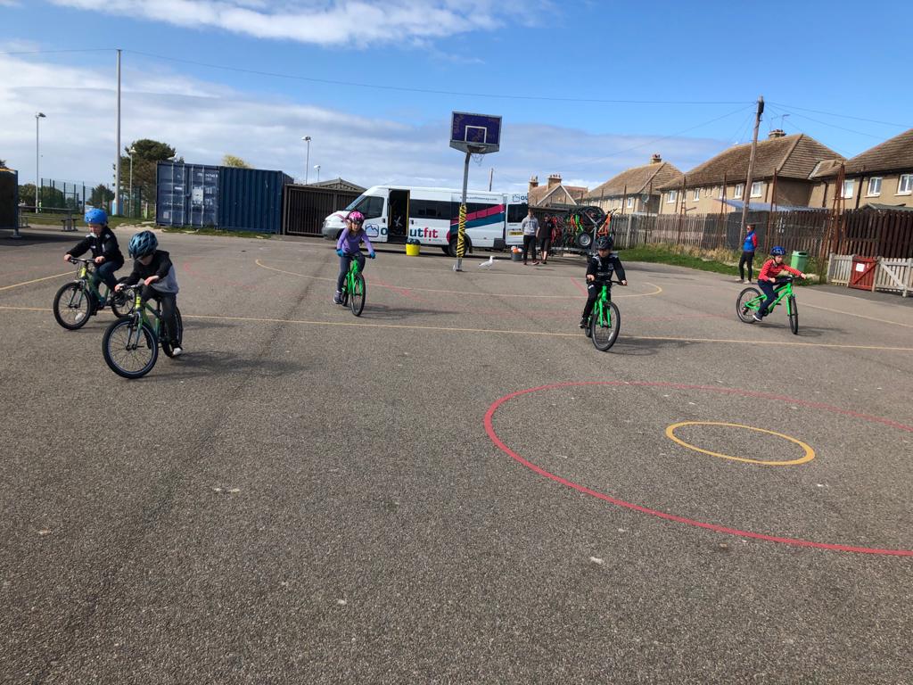 OutfitMoray's tweet photo. Our volunteers are at the @GerardineSt @StGerardinePS all this week, providing fun cycling sessions to the children of key workers @CyclingScotland @WeAreCyclingUK @MrMarkBeaumont @TheMorayCouncil @sportinmoray https://t.co/qBIBFNHkSd
