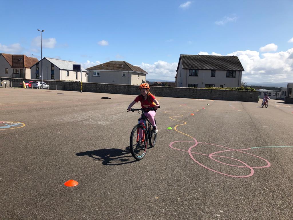 OutfitMoray's tweet photo. Our volunteers are at the @GerardineSt @StGerardinePS all this week, providing fun cycling sessions to the children of key workers @CyclingScotland @WeAreCyclingUK @MrMarkBeaumont @TheMorayCouncil @sportinmoray https://t.co/qBIBFNHkSd