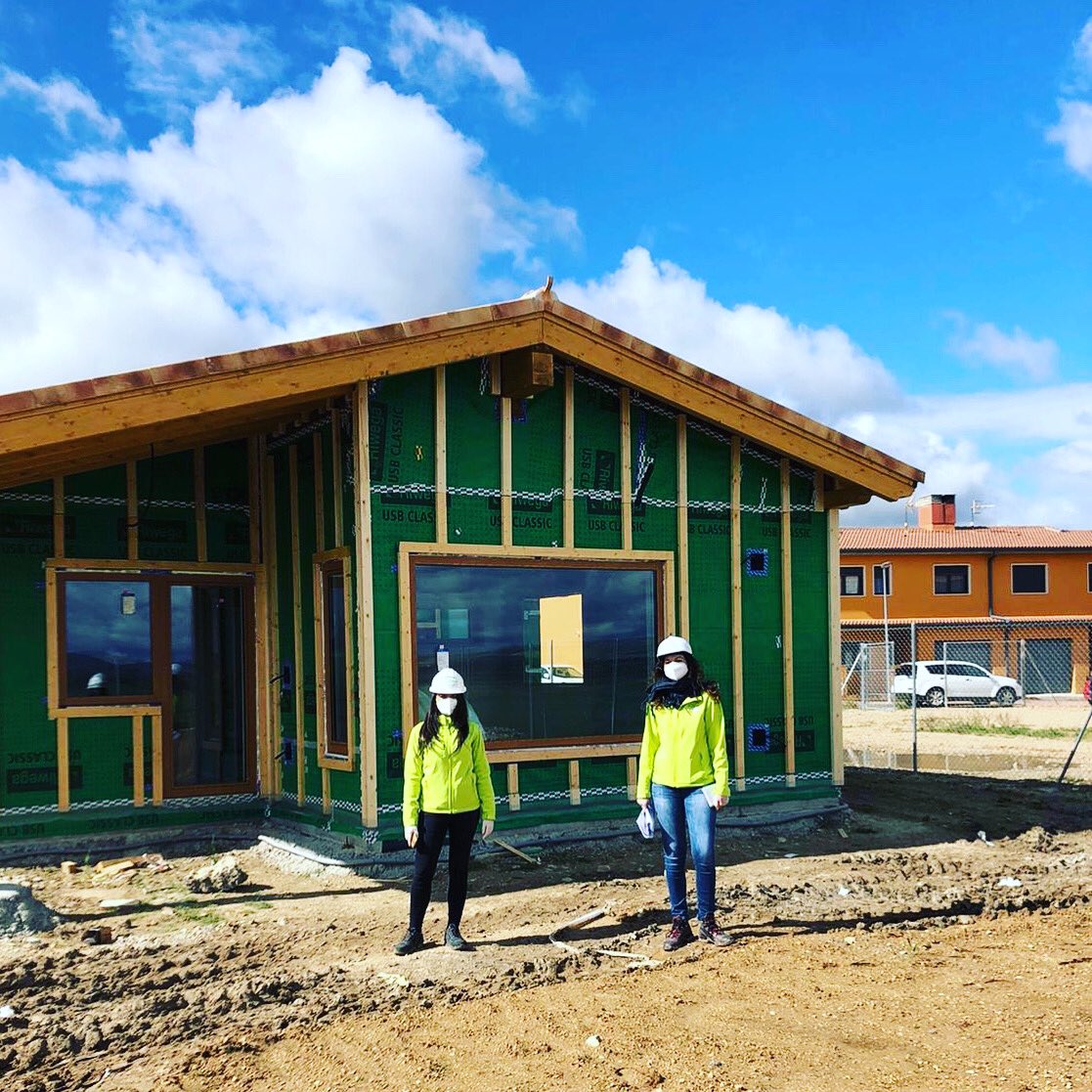 Este año el #diamundialdelaseguridadysaludeneltrabajo adquiere para nosotros un sentido especial, además de nuestras botas y nuestro casco para prevenir accidentes ahora sumamos mascarilla y guantes para prevenir enfermedades