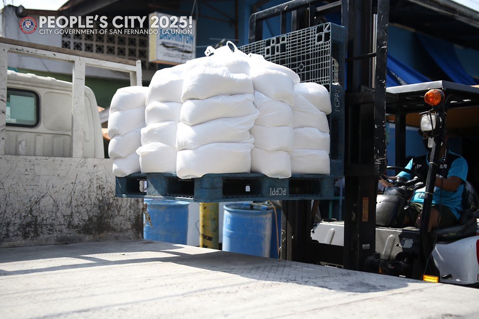 sanfernandoLU's tweet photo. THIRD WAVE OF CITY RELIEF PACKS UNDERWAY

The relief packs contain 10-kilos of rice, 1-kilo kamote, 1/2-kilo sayote, 1/2-kilo squash, one sotanghon, one dozen eggs and two packets of vegetable seeds for backyard gardening. https://t.co/GZHn067Sbe