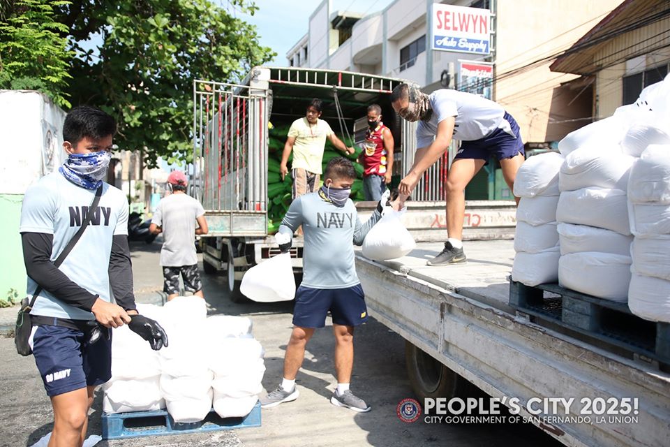 sanfernandoLU's tweet photo. The immediate distribution is made possible with the help of untiring uniformed personnel, City Employees, Barangay Officials, and other volunteers.

The distribution of these relief goods started last April 24, 2020, in the upland barangays. https://t.co/S2AZOGnH8U