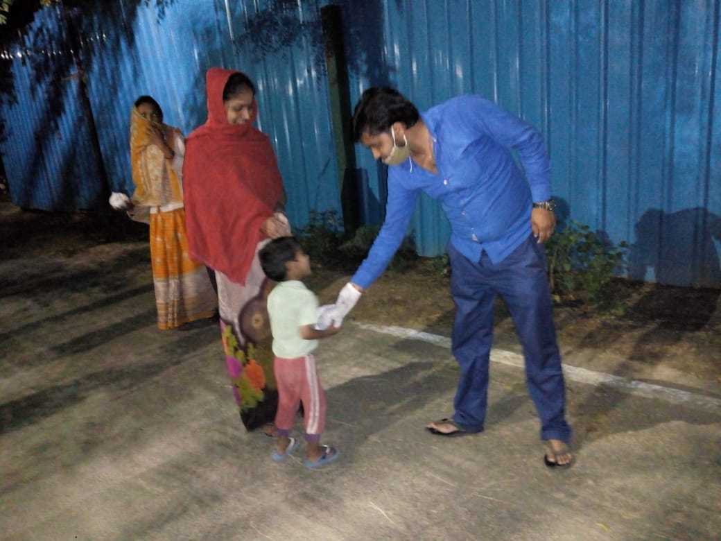 itvfoundation's tweet photo. The iTV foundation's food bank campaign, has a kitchen in Gurgaon which is provides 3000 meals everyday to the migrant workers stuck in Gurgaon and the Auto Union families. 

@Inkhabar @NewsX 

#COVID19 #iTVFoundation #Enabler #iTVFoundationFoodBank https://t.co/G51PtqAL6w
