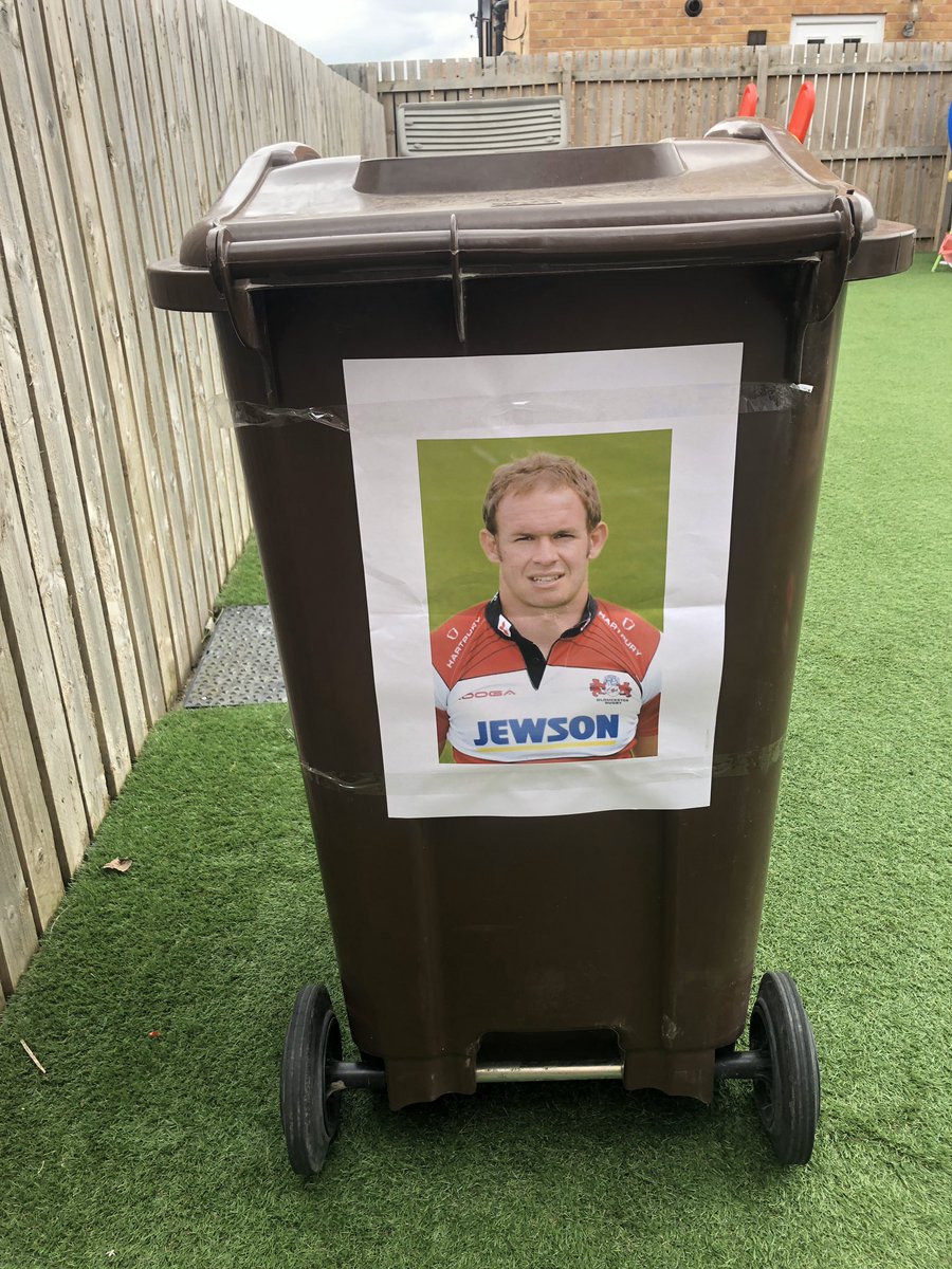 Waggataurus's tweet photo. You like my new bin boyyyyyyyys @mattjess14 @robcook1515 @coaching_rc. It just motivates me for this cross code battle we are having ππππππ₯ #leaguevsunion #binchallenges #banter #StayHomeSaveLifes #leaguewinsalldayeveryday π https://t.co/p0aoJL94vx
