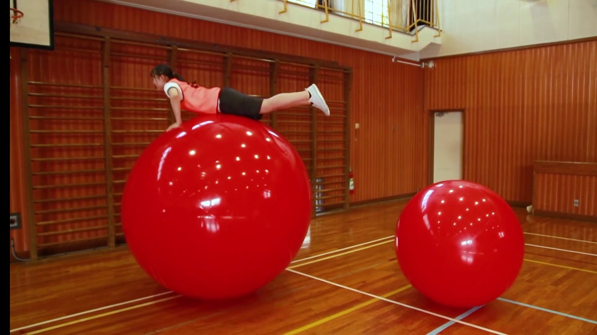 由稀 Airi Gball Star Ntv Staff 初めまして バランスボールを自在に操る2人の姿が格好良く ボヨンボヨンと動く様子も面白かったです T Co Fxvzyic3pa Twitter