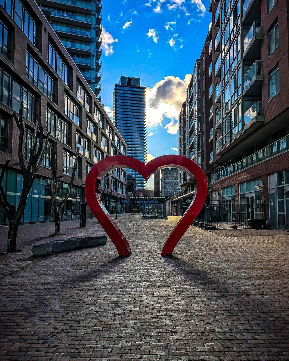 toronto_culture's tweet photo. Stronger together, and we’re almost there. Let’s cap it off and spread the love, #Toronto
Credit: @ph1_studios #torontoculture ⠀
.⠀
#DowntownToronto #togetherto #blogto #streetsoftoronto #lovetoronto https://t.co/Enp1hlX6dt