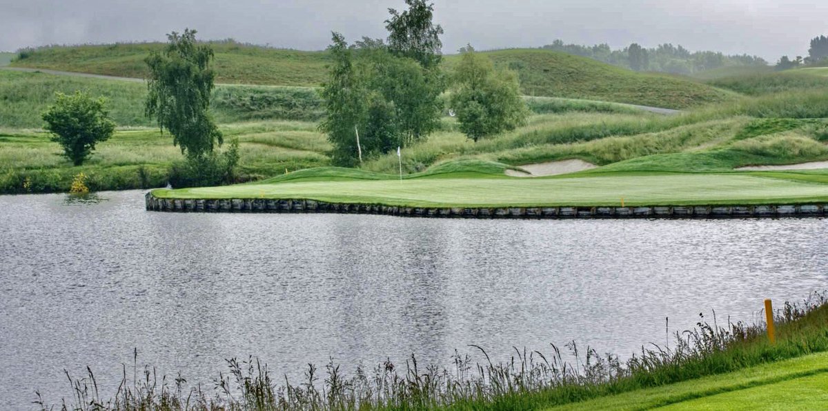 GreatGolfHoles's tweet photo. 2nd Hole, Le Golf National, Guyancourt, France https://t.co/4qrmuN3LOE