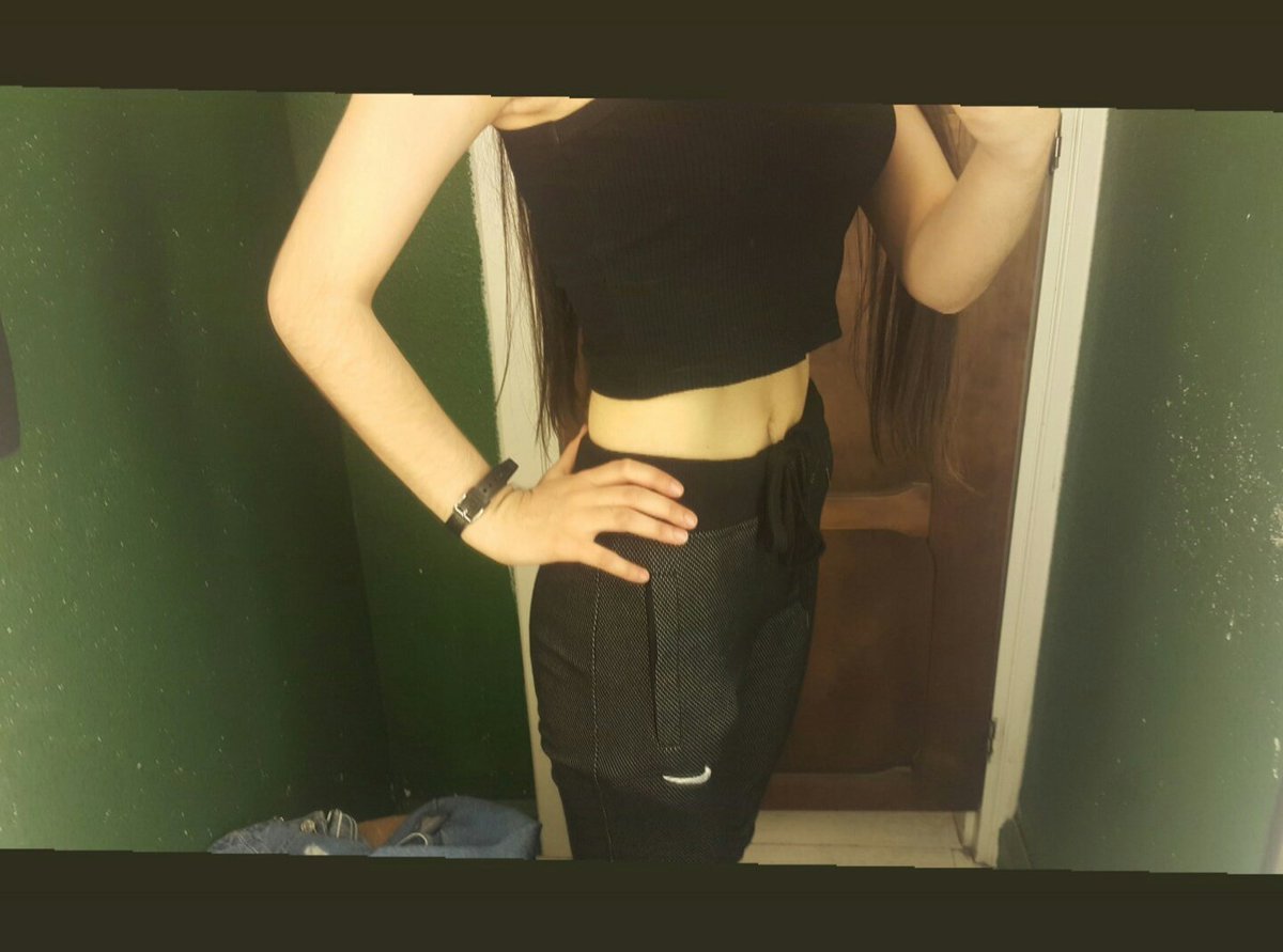 _edmaia's tweet photo. Do you see the thickness of my arms and legs? how disgusting i don't like my body
Bodycheck time "my body"
#bodycheck #thinspo #proana #Proanorexia #promia https://t.co/K5AVFMu4Cg