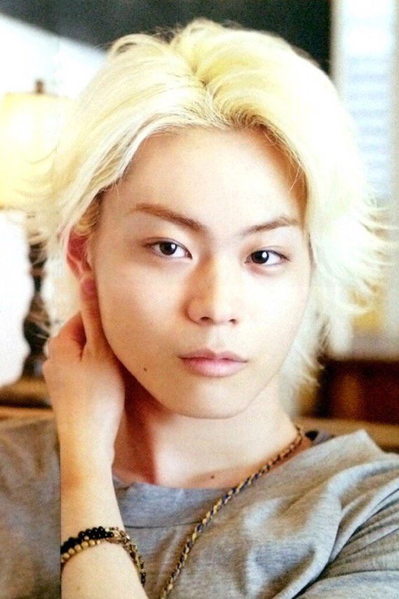 羊 V Twitter この白に近い金髪がこんなにも似合う日本の俳優って菅田将暉さんしかいないんじゃないかと思うし 息を呑む美しさと色気に悩殺されてしまう 羊 V Twitter この白に近い金髪がこんなにも似合う日本の俳優って菅田将暉さんしかいないんじゃないかと思うし 息を呑む美しさと色気に悩殺されてしまう