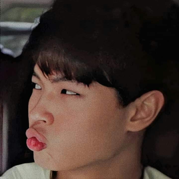 YourGhurlz's tweet photo. Pa kisss naman, cge na!😘 malapit na matapos series namin bahala ka🤣🤗🐇 @winmetawin https://t.co/wo2PiTGYfF