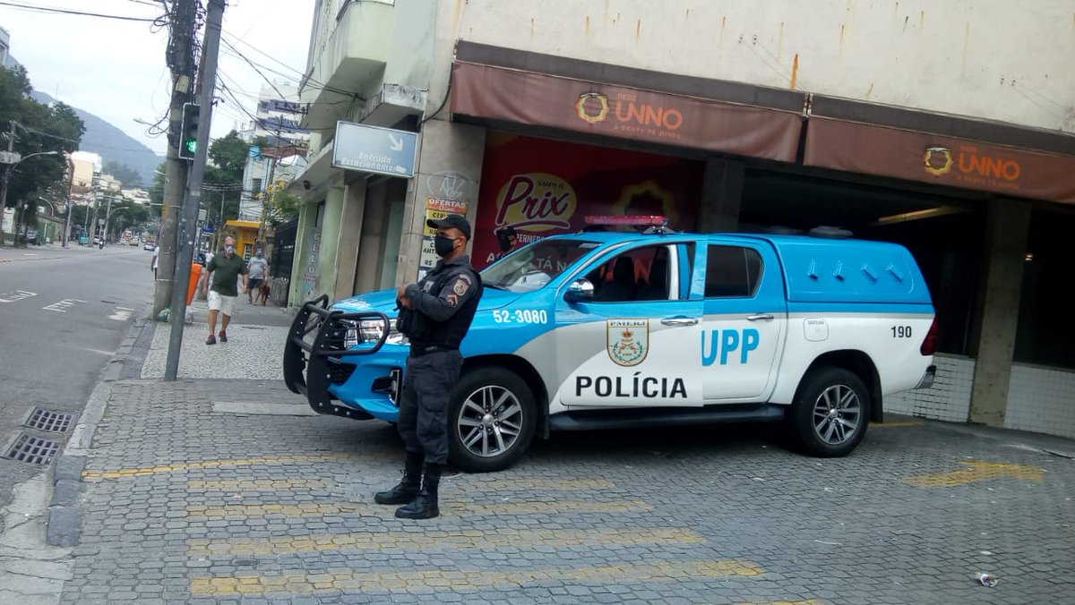 PMERJ's tweet photo. #PMERJNasRuas
Para garantir o abastecimento da rede de supermercados e, também, coibir a ação de criminosos, a @PMERJ intensificou o patrulhamento nas adjacências das lojas para que você e sua família não fiquem sem os alimentos necessários no período de quarentena.
📸#UPPFormiga https://t.co/hgylkrwLKW