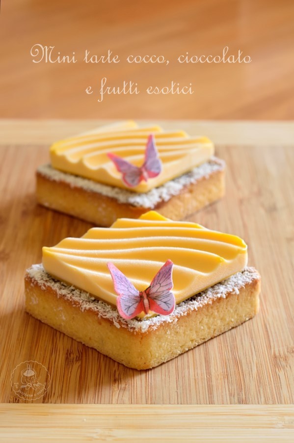 Mini tarte cocco, cioccolato e frutti esotici trazuccheroevaniglia.com/mini-tarte-coc…