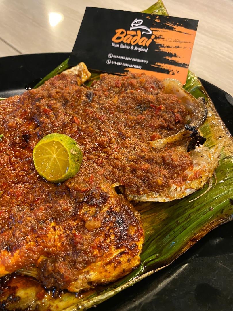 Dah habis idea untuk berbuka? Jangan risau! Badai Ikan Bakar & Seafood  menyediakan bermacam pilihan menu seperti Siakap Bakar, Ikan Siakap Steam  Lemon, Siakap 3 Rasa, Sotong Tepung, Sotong 3 Rasa, Kerabu
