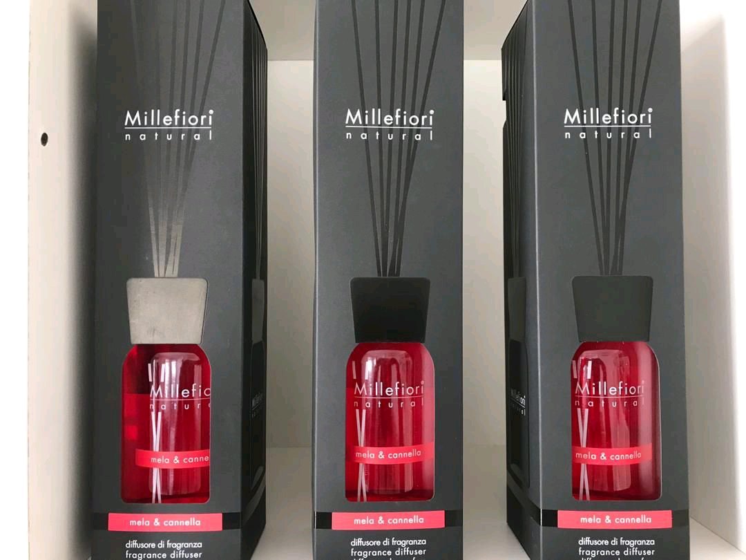 BookayFragrance's tweet photo. Mela & Canella
Sweet smell😉😊
#diffuser #millefiori #bookayfragrance #scenteddiffuser #homespray #homedecor #scentedcandles #frangrance #homescent #fragrancesample #fragranceshop #smellnice #luxuryfragrances #lifestyle #pleasure #beautiful
@BUBLAGOS https://t.co/XNgRf3pSpz