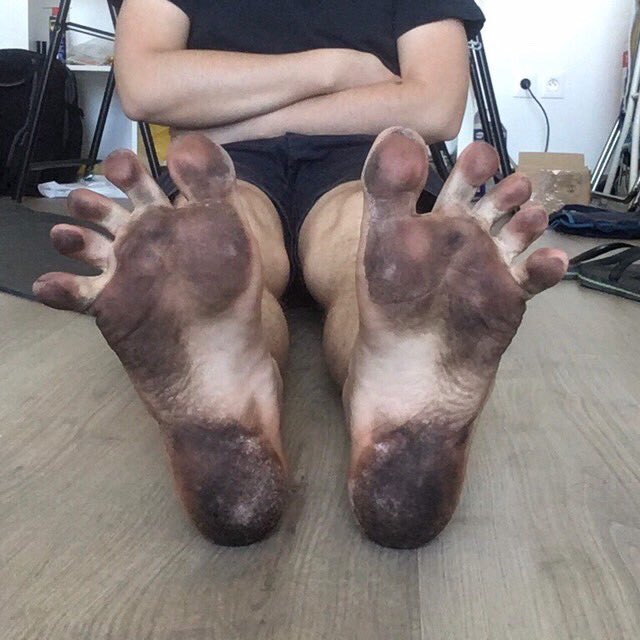 It felt great and gave a wonderful color to my soles #barefooting #dirtymalefeet #blacksoles #barefooter