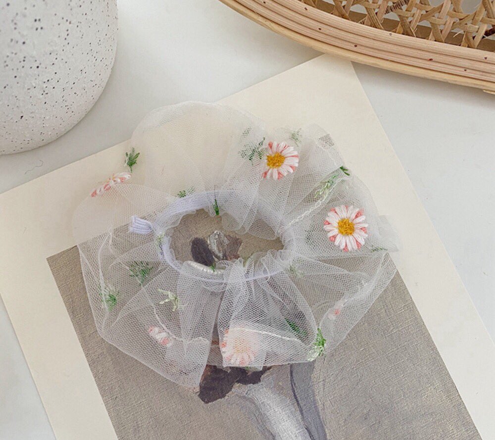 fairiedaisy's tweet photo. Daisy scrunchies 

1 pcs - RM5
3 pcs - RM12
5 pcs - RM20

Stock will arrive on the middle of may,
After that will be readystock 
Happy shopping 🌼 https://t.co/Ghl4QYOJB8