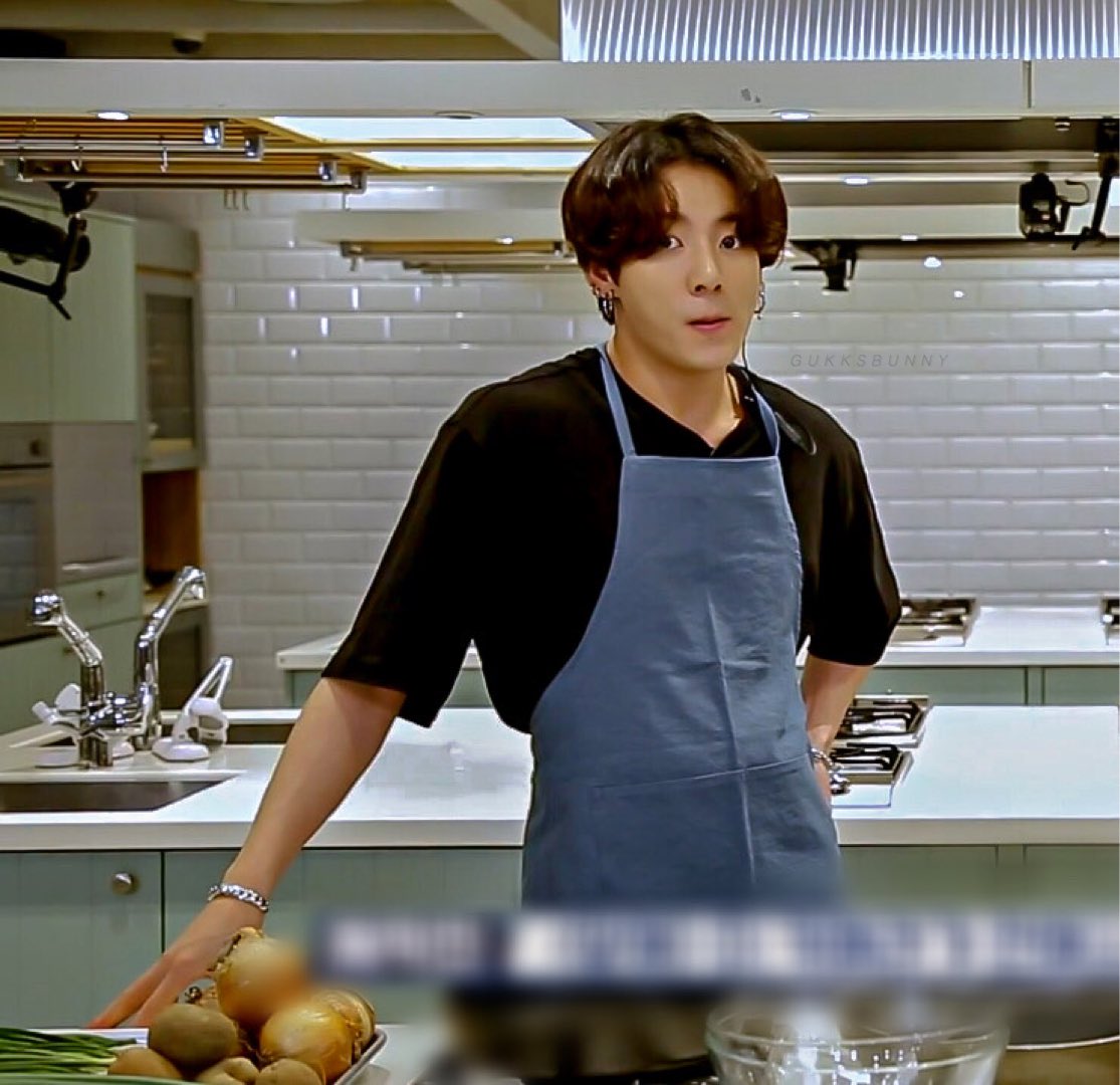 archiveforJK's tweet photo. welcome to cook jeon jungkook’s kitchen https://t.co/1Vze7KBP9S