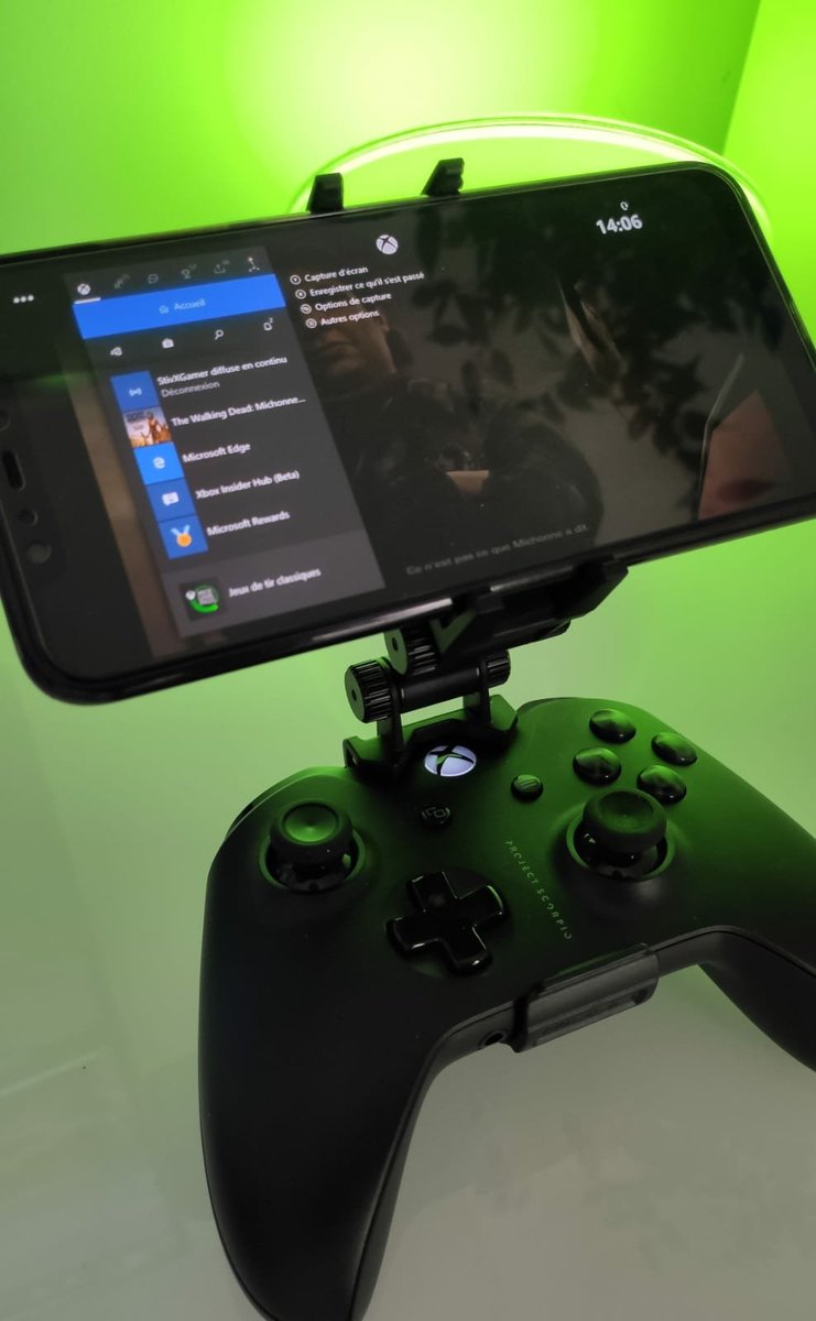 StivX_'s tweet photo. La TV est occupée ?! Ce n'est plus un problème. #XboxConsoleStreaming
Ça fonctionne diablement bien (j'ai un excellent wifi #orbi)
Par contre je n'ai pas encore accès à #Xcloud contrairement à certains. https://t.co/9tfuJCmF2J