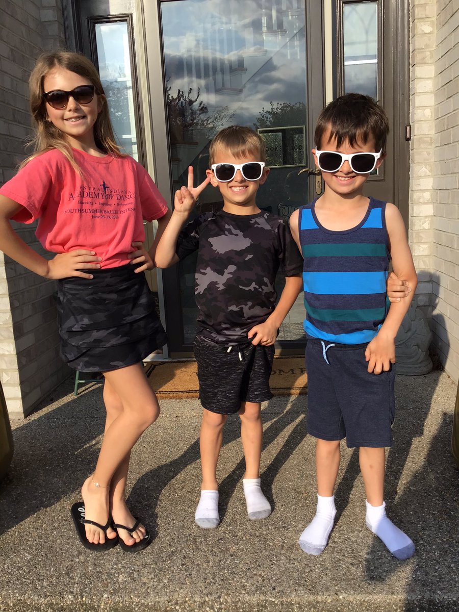 HarpenauLisa's tweet photo. What a bright and sunny day! #smokyrowathome https://t.co/smBFavVCbF