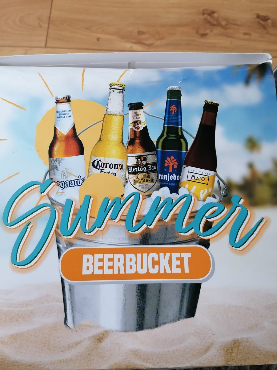 Puck_Verhoevaa's tweet photo. @HEMA hi Hema! Zojuist de beerbucket bij jullie gekocht. Op de verpakking staan 5 biertjes en in de verpakking zitten er maar vier? Ook zijn de biertjes nog maar een maand houdbaar.. (corona mist toevallig..) https://t.co/DxvvehjsU2