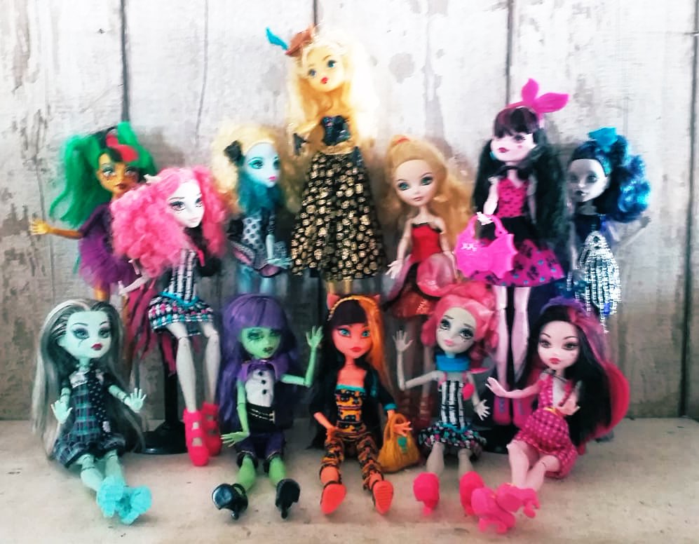 If you’re interested in purchase a preloved monster high doll ..dm us 

#MonsterHigh #monsterhighdolls #peloved #preloveddolls