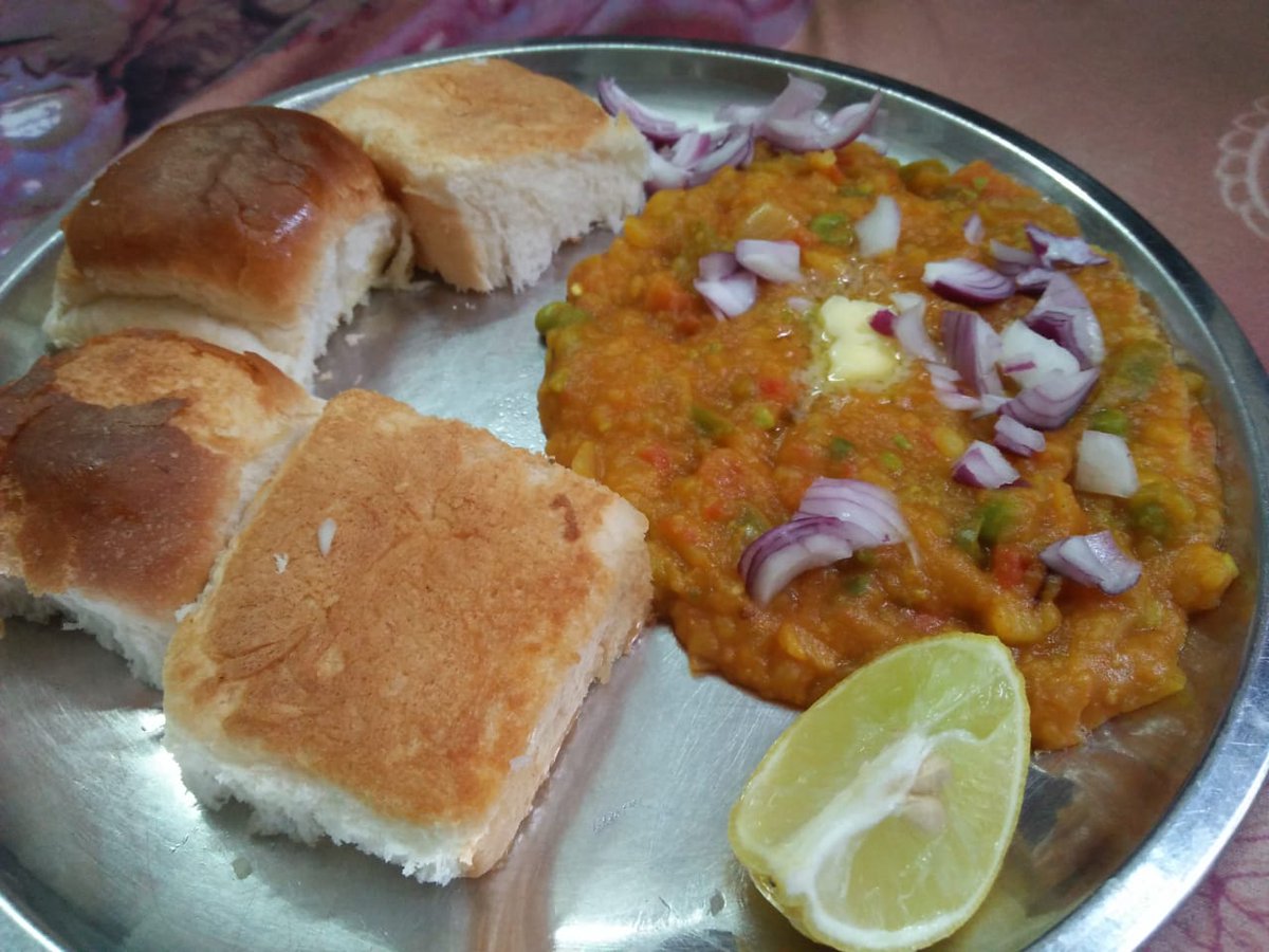 rajputkinnu019's tweet photo. #Evening with
#pau_bhaji & #Gulab_jamun
Mene bnaye h
#eveningvibes🤓
#lockdowneffect 😇
#foddy 😋😋 https://t.co/Nrbgy9b2cN