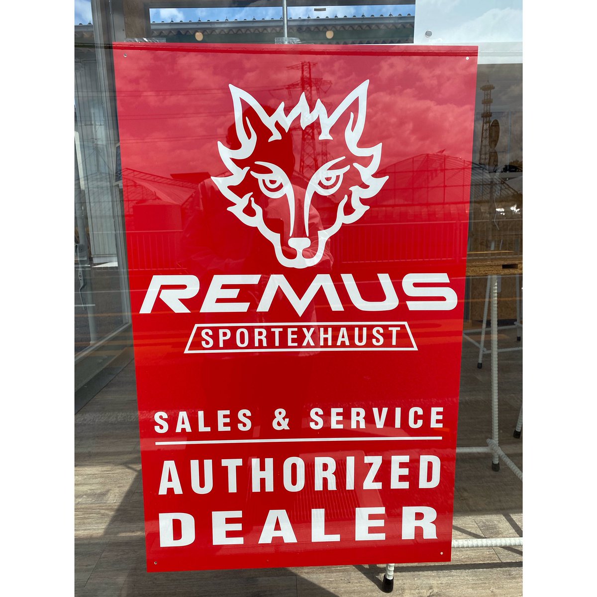 株式会社 グラビディ V Twitter Remus オーストラリアに設立されたスポーツマフラーメーカー エンドユーザーの要望を重視した高品質のマフラーを制作している 当社の取り扱い指定マフラーです オオカミのロゴがかっこいいですね 愛犬にちょっと似てる