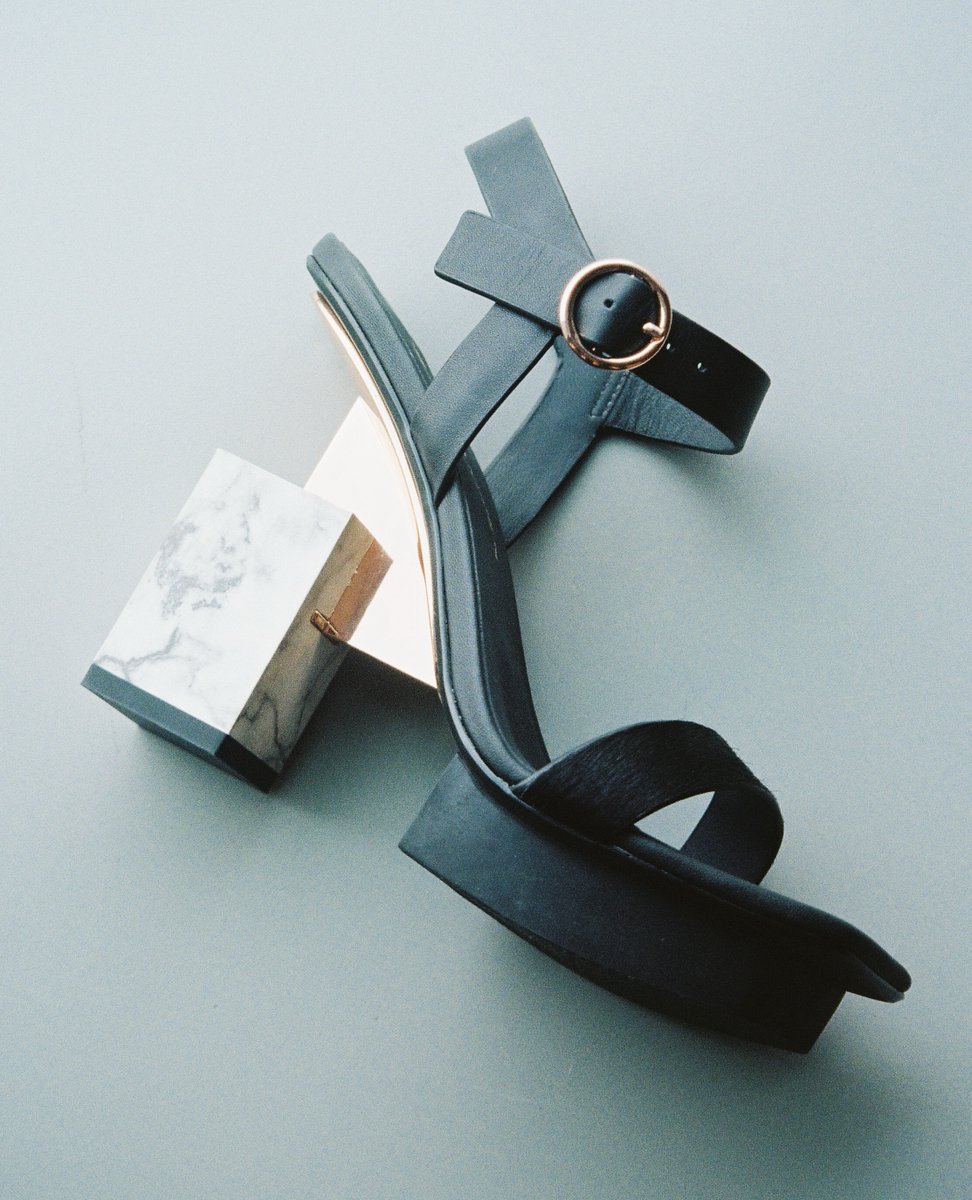 The CUBE SANDAL HI //// This United Nude classic features a slim metallic profile that slices into its statement cube heel, giving the illusion of a floating heel //// #SS20 //// Click here to shop: bit.ly/3aKFETP
.
.
.
#unitednude #fashion #architecture #killerheels