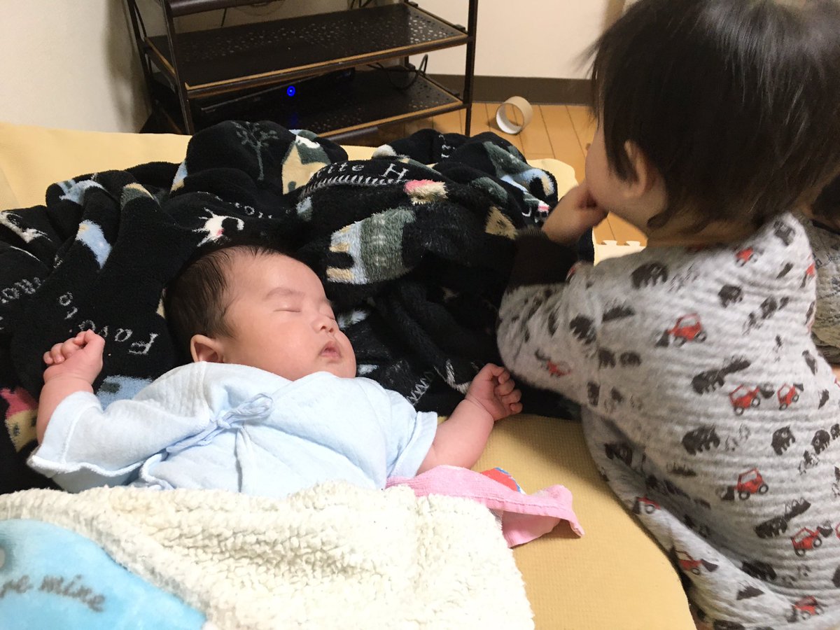 うさぎ ツインズ2y2m 11m على تويتر 最近 三男くんがむし笑いから 普通に笑う感じになってきた よく声上げるようになったし 笑うのも懐かしい笑い方 んで 双子のお兄ちゃん達は下の子大好きでよく寄り添ってたり 撫でたり手を握ったりチューしたり うさぎ ツインズ2y2m 11m على تويتر 最近 三男くんがむし笑いから 普通に笑う感じになってきた よく声上げるようになったし 笑うのも懐かしい笑い方 んで 双子のお兄ちゃん達は下の子大好きでよく寄り添ってたり 撫でたり手を握ったりチューしたり