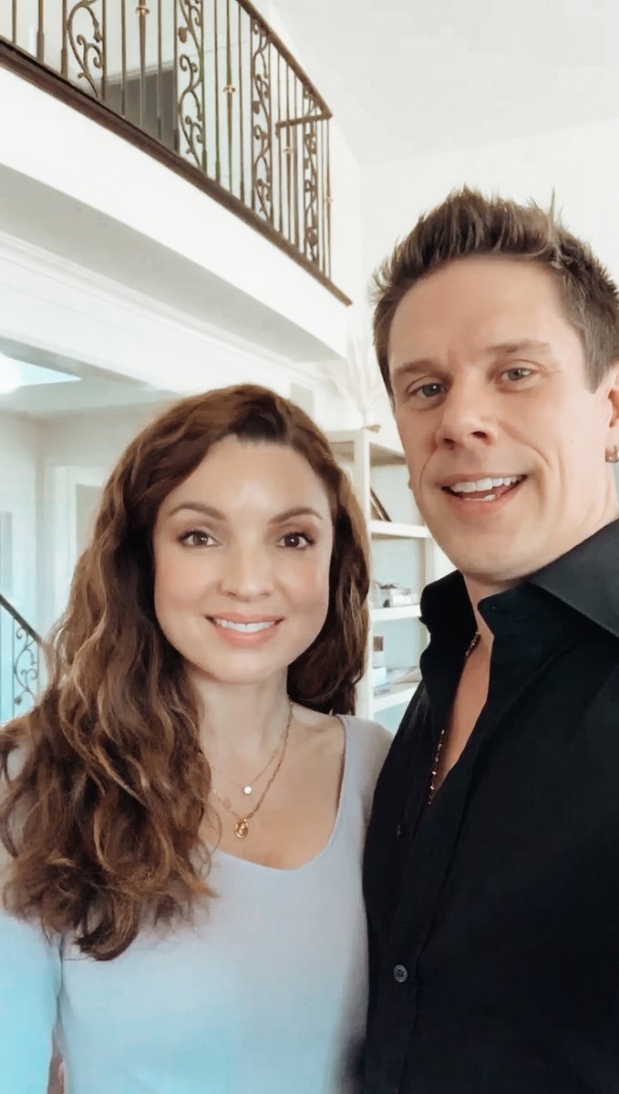 DivoDavidMiller's tweet photo. Sarah Joy y yo estamos recaudando dinero para @TheActorsFund ya que la mayoría de los artistas independientes están sin trabajo en este momento. Done hoy y le enviaremos nuestro nuevo sencillo "O soave fanciulla" de La Bohéme. https://t.co/44ZVUfngLV #TheActorsFund https://t.co/X9wThKXspA