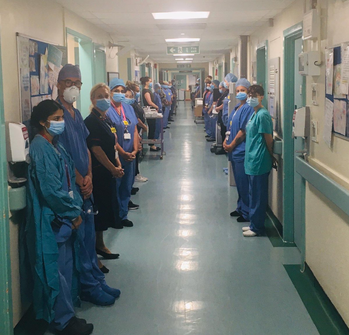 Maternity teams @epsom_sthelier observing a minute silence today. Love and respect to our fallen NHS colleagues and their loved ones 💙