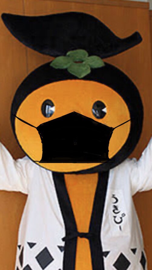 うきぴーにマスクしてみました☺️
樽美酒さんとおそろの黒ね👍
みんなマスクしよう！
#うきぴー#樽美酒研二#ゴールデンボンバー