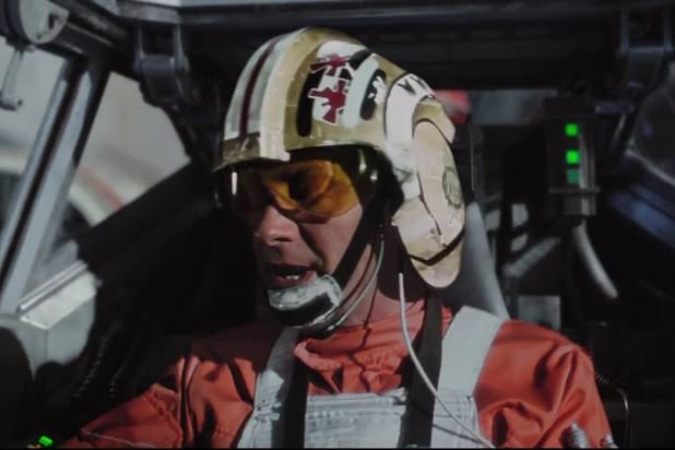 タイガー原 スカリフに駆けつけた反乱軍艦隊の中隊報告シーンかなー ゴールドリーダー 後期高齢者 とレッドリーダー 故人 がしれっと混ざっているのがポイント 映画史に残るカッコ良い登場シーン