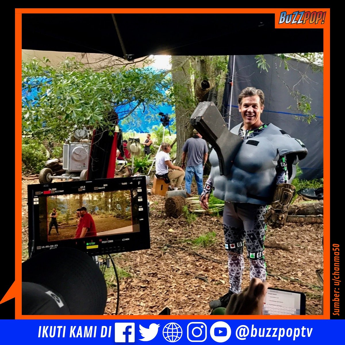 buzzpoptv's tweet photo. "You should have gone for the head!"
#TriviaFilem - Pelakon Josh Brolin disebalik tabir set penggambaran AVENGERS: INFINITY WAR di Atlanta pada tahun 2017.
#BehindTheScenes #AvengersInfinityWar #MCU #MarvelStudios #BuzzPopTV https://t.co/ZRNO58OZyt