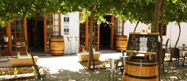While #Calitzdorp vineyards endured a tough drought, <a href="/DeKransWines/">De Krans Wines</a> had a good harvest. The cellar keeps going during #LockdownSA. With cellar restaurant &amp; a smooth Touriga Nacional, they await visitors. #winelover #wineroute #winemaker #wine #KleinKarooWineRoute #kleinkaroo #wosa