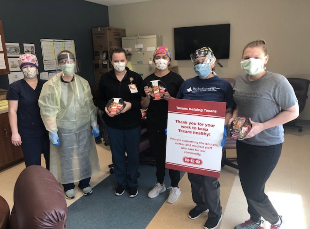 glennr333's tweet photo. Our friends at @HEB once again blessed our @bswhealth_Waco #Hillcrest team with a delivery of #MealSimple lunches last week. We are overwhelmed with gratitude! #ToTheFrontline #TexansHelpingTexans #HealthyEating https://t.co/UgYGSx8KRS