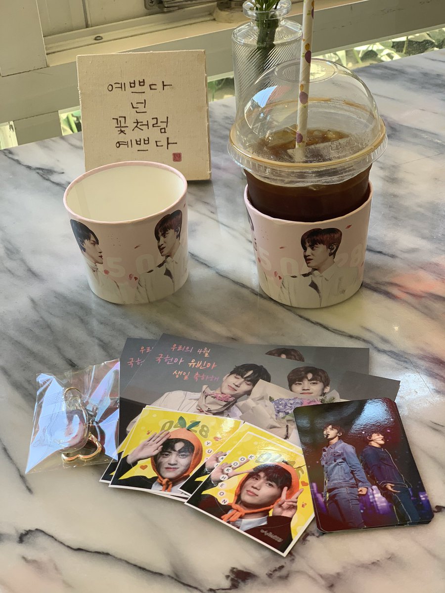 spellbound_0415's tweet photo. 카페333

진짜 인생 아메리카노라고 할수 있을 정도로 아메리카노 너무 맛있었어요!! 카페에 유빈이랑 국헌이로 아기자기 잘꾸며져 있고요 앗! 그리고 키링 네가지 버전 너무 다 가지고 싶을정도로 너무 귀여웠어요!!!

#Our_April_Kookheon_Yuvin
#우리의_4월_국헌아_유빈아_생일축하해 https://t.co/WX5q6u3Cgd