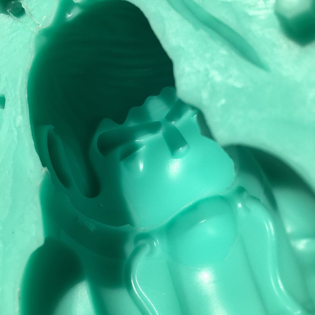 Monkeesblood's tweet photo. #MegaMiniMod (12cm) New mold. Now for #rotocasting.🤞

#Protocast #zBrush #SmoothOn #Moldstar #Mould #Arttoy #Arttoys #Toymold #toys #toycommunity #subsculpturescollection #minimod #designertoys #collectibles #oasis #liamgallagher #wearethemods #casual #parka #3dprinting #form2 https://t.co/joKKbEtyVu